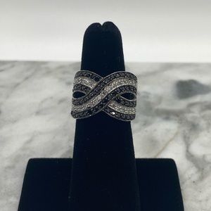 Criss cross Ring